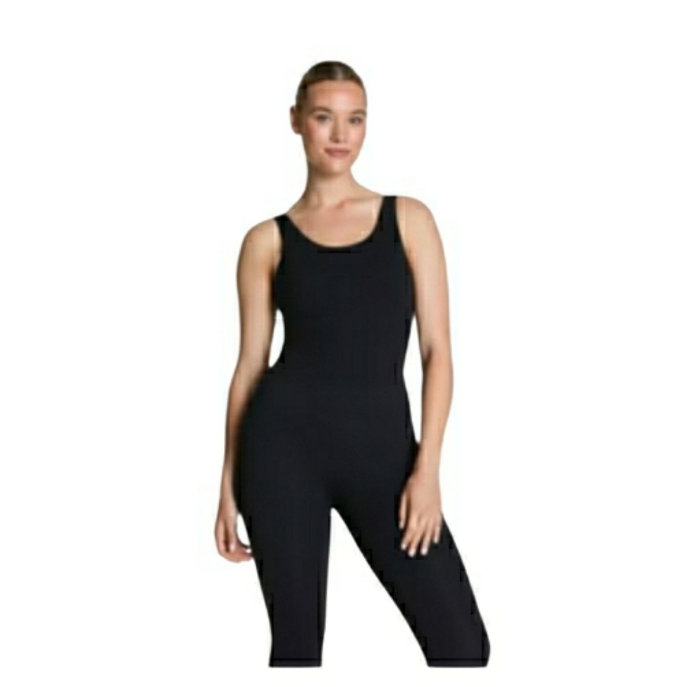 NWT SPANXshape Get Moving Contour Scoop Neck Tank - L